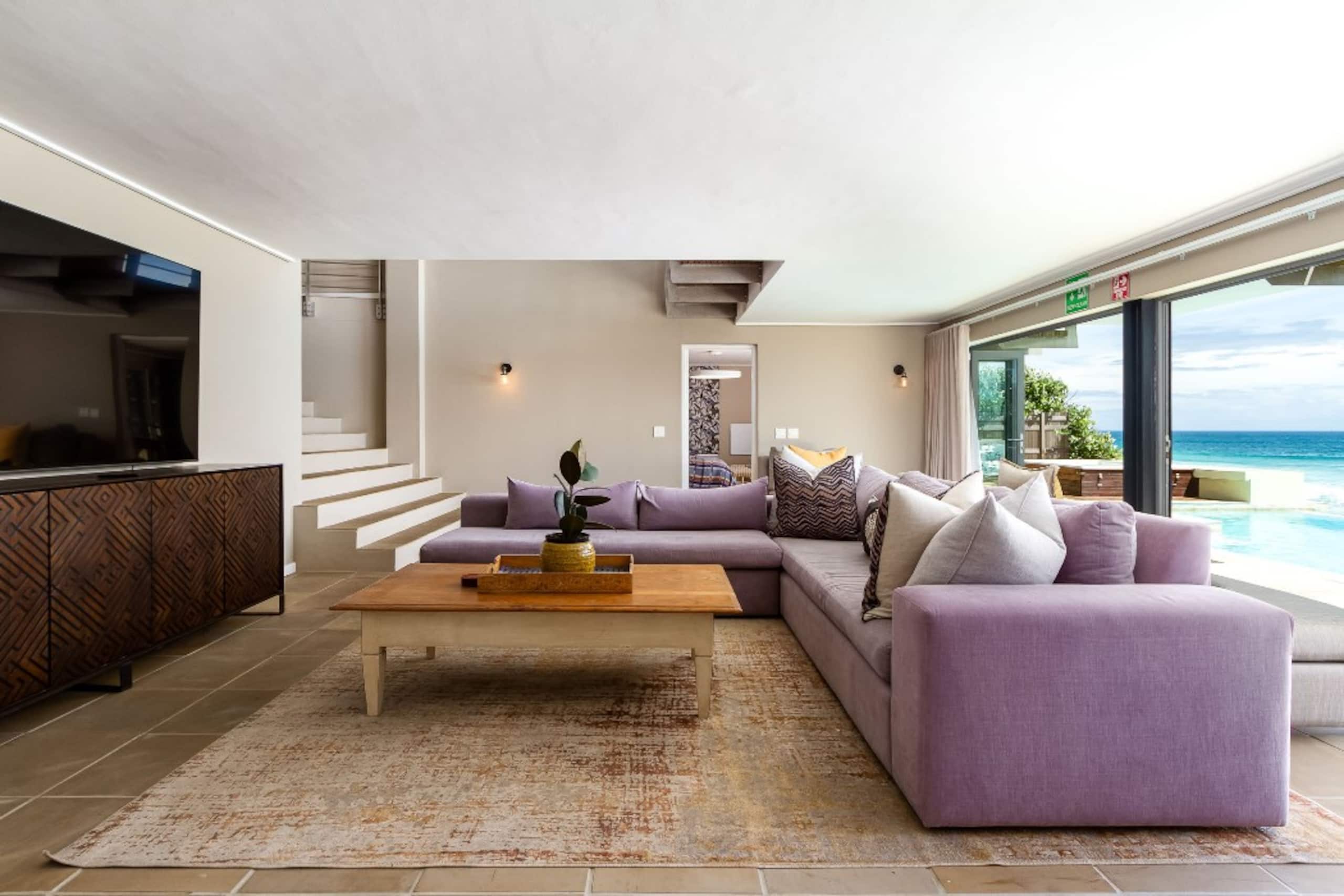 Villa Misty Cliffs — Inside, looking toward the ocean